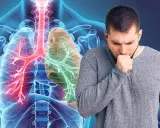 Mann hustet, Lunge mit COPD-Symptomen. Appetitlosigkeit kann ein Zeichen sein.